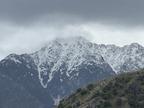 Zoomed in view of snow capped peaks.